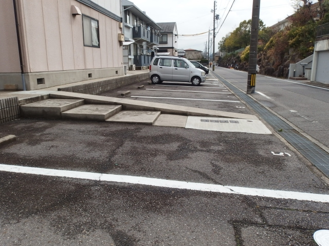サンハイツセジュールBの駐車場