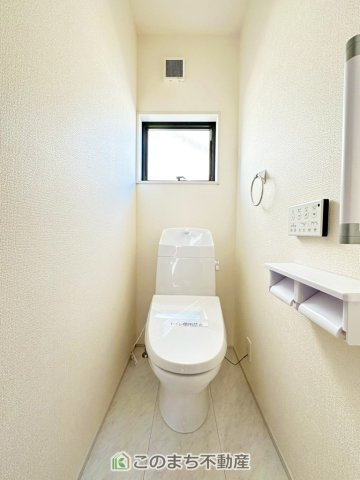 LiveleGarden.S宇都宮細谷第7のトイレ|小窓から換気ができて清潔なトイレスペース☆