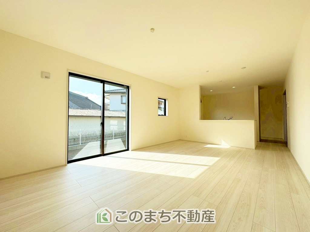LiveleGarden.S宇都宮細谷第7の居間・リビング|ＬＤＫは明るく日中電気をつけなくても生活出来るエコ住宅！！
