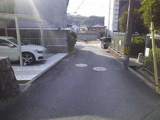 【前面道路含む現地写真】