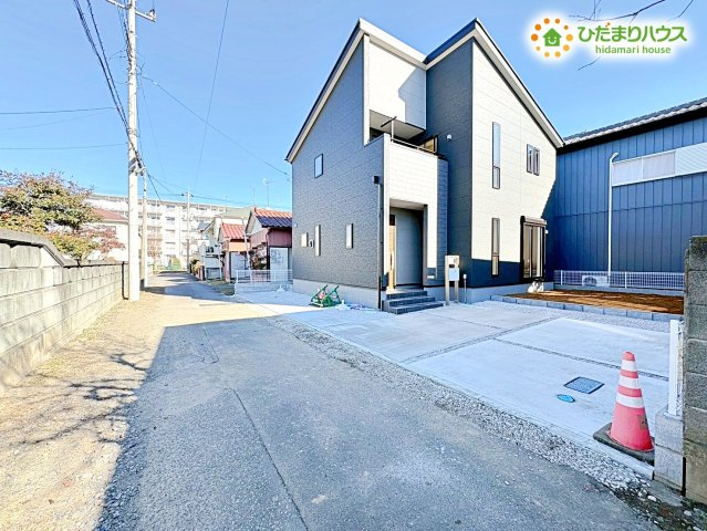 鴻巣市箕田　第7　新築一戸建て　リーブルガーデン　01の前面道路含む現地写真