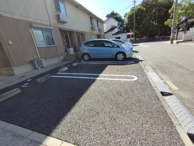 D-room羽根西の駐車場