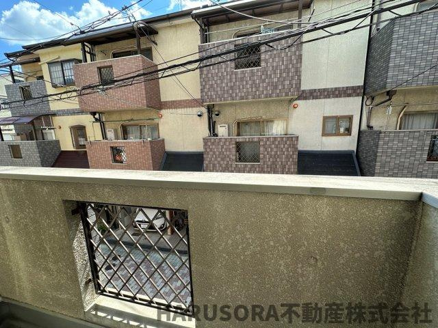 寝屋川市点野5丁目　３階建のバルコニー