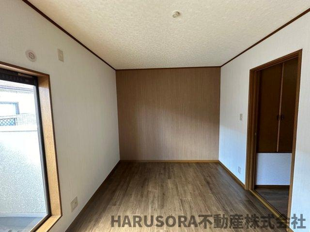 寝屋川市点野5丁目　３階建の洋室