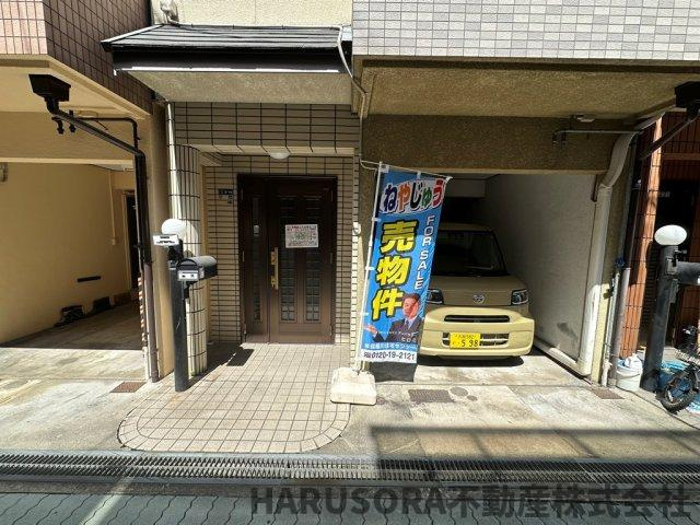 寝屋川市点野5丁目　３階建の駐車場