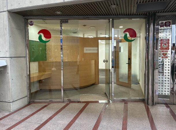 大阪市北区天神橋２丁目の店舗事務所のエントランス