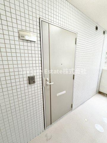 ソレーユ小川の玄関