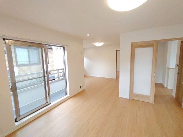 横浜市栄区笠間五丁目戸建の居間・リビング