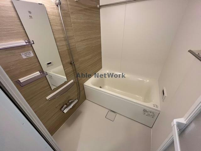 シェル グローリー（ＳｈｅｌｌＧｌｏｒｙ）B棟の浴室|追い焚き機能付