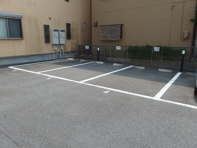 リーブル和の駐車場