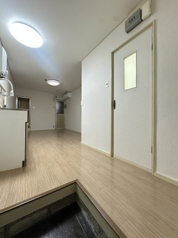 グランビルド長居の玄関