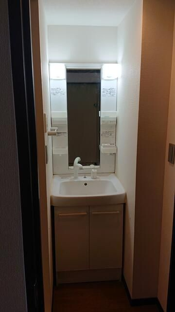 Ｙビル足立江北の洗面所