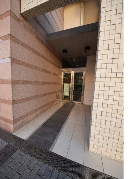 エストピア八潮のエントランス