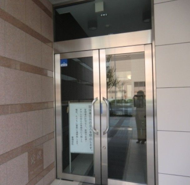 エストピア八潮のエントランス