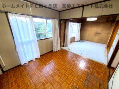 【居間・リビング】 | 泉北宮山台団地4棟 | リフォーム前の写真です　奥：和室