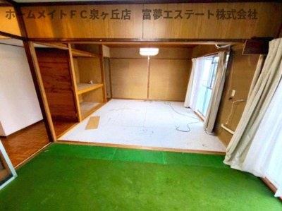 【玄関】 | 泉北宮山台団地4棟 | 手前：洋室　奥：和室（畳搬入前）