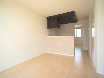 【居間・リビング】 | グリーンスクエアＢ | 日当たり良好☆対面キッチンです♪