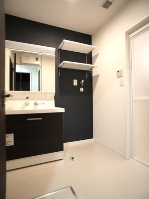 【独立洗面台】 | グリーンスクエアＢ | 洗髪洗面化粧台、可動式の収納棚付きです♪