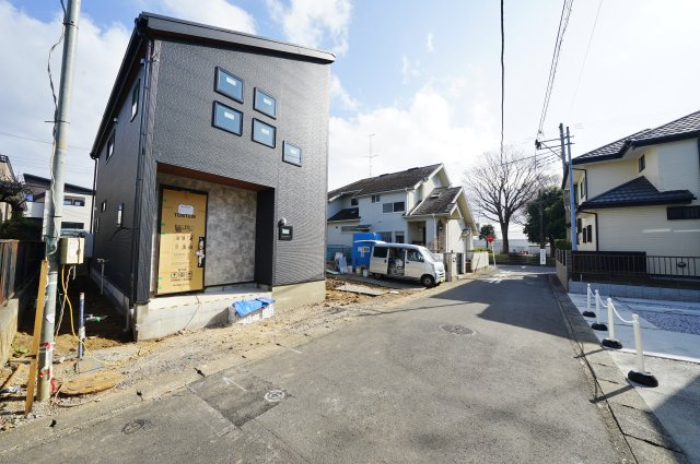 【横浜市瀬谷区下瀬谷3丁目35-2新築戸建て】★仲介手数料無料★（瀬谷さくら小学校・下瀬谷中学校）の前面道路含む現地写真