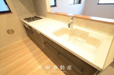 【キッチン】 | 座間市ひばりが丘1丁目　新築戸建て　全2棟【仲介手数料無料】