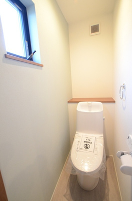 【トイレ】 | 座間市ひばりが丘1丁目　新築戸建て　全2棟【仲介手数料無料】 | 2階