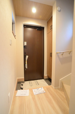 【玄関】 | 座間市ひばりが丘1丁目　新築戸建て　全2棟【仲介手数料無料】