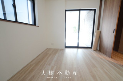 【洋室】 | 座間市ひばりが丘1丁目　新築戸建て　全2棟【仲介手数料無料】 | 1階　洋室1（5.5帖）