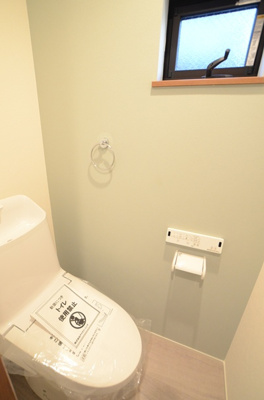 【トイレ】 | 座間市ひばりが丘1丁目　新築戸建て　全2棟【仲介手数料無料】 | 1階