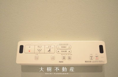 【トイレ】 | 座間市ひばりが丘1丁目　新築戸建て　全2棟【仲介手数料無料】 | 1階