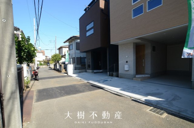 【前面道路含む現地写真】 | 座間市ひばりが丘1丁目　新築戸建て　全2棟【仲介手数料無料】