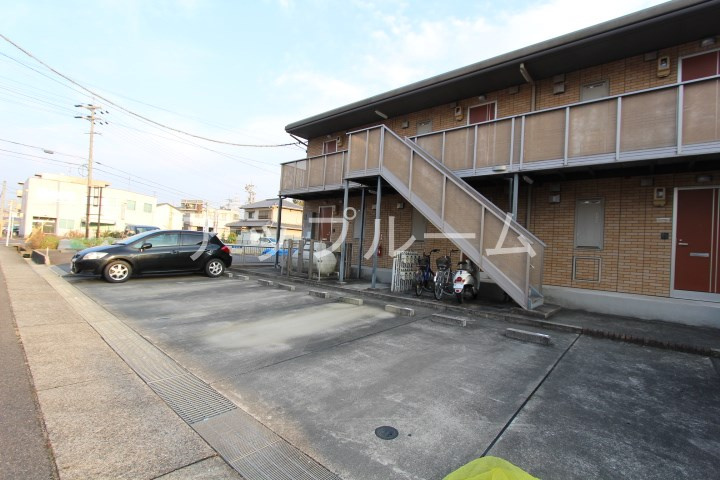 LS金城の駐車場