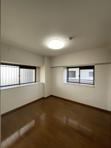モントーレ福間シティの洋室|洋室（6.3畳）2面採光で出窓付き。居室すべてが6畳以上です。