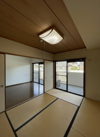 モントーレ福間シティの和室|バルコニーに面した和室（6畳）