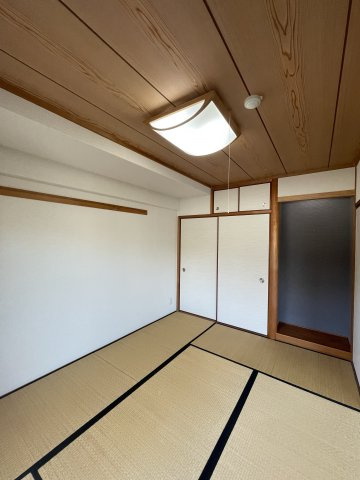 モントーレ福間シティの和室|和室（6畳）押入れと床の間有り。