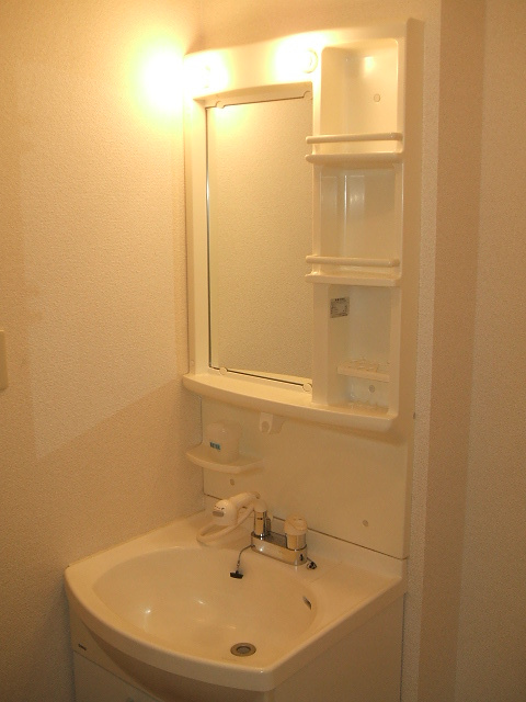 セジュールよあけ【キャッシュバック対象】の独立洗面台|朝の支度にも助かる、独立の洗髪洗面化粧台