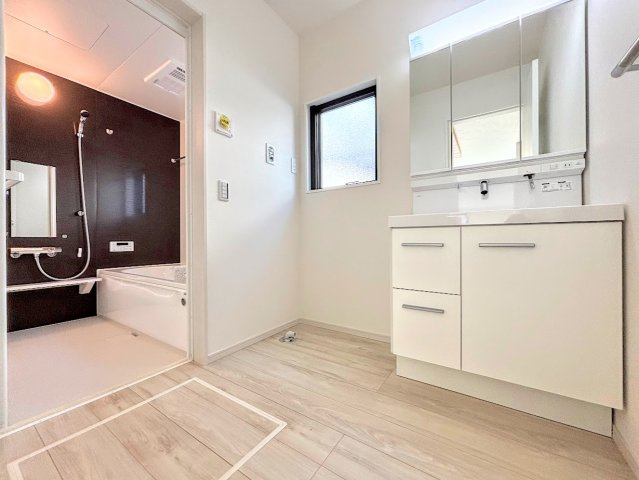 戸塚区南舞岡4丁目　新築戸建てのその他|［モデルハウス］◆毎日使う場所だから、機能的で使いやすさに配慮したパウダールーム。すっきりと使えるように収納も豊富にご用意しています。
