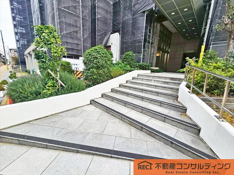 夙川グランドハイツのエントランス|安心のオートロック付きマンション