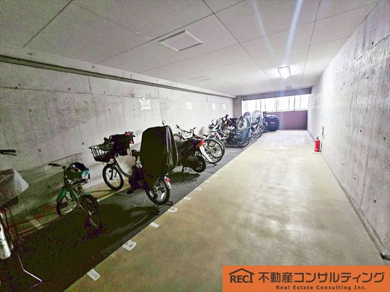 夙川グランドハイツの駐車場|浜脇中学校徒歩7分