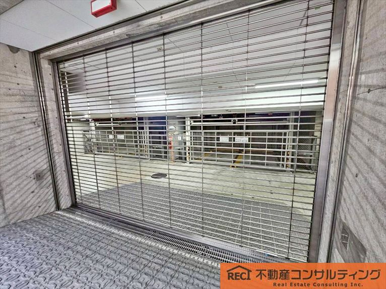 夙川グランドハイツの駐車場