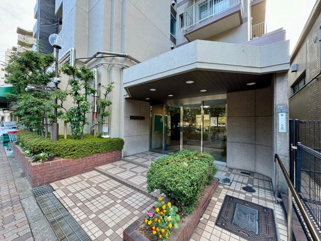 エバーグリーン長居1号棟のエントランス