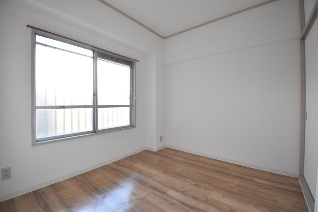 エバーグリーン長居1号棟の洋室