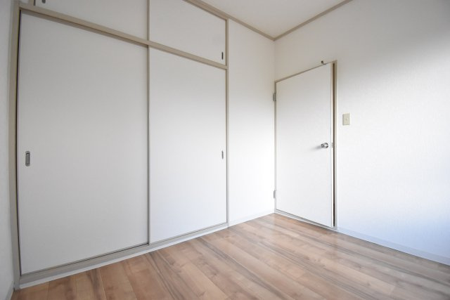 エバーグリーン長居1号棟の洋室