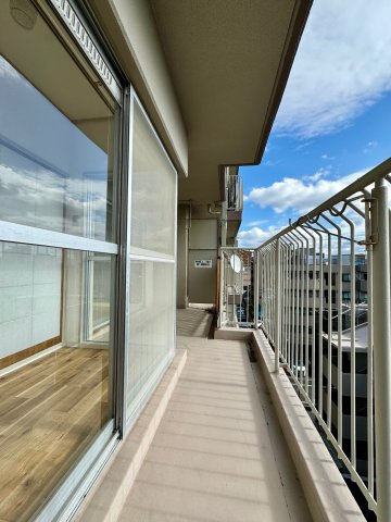 エバーグリーン長居1号棟のバルコニー