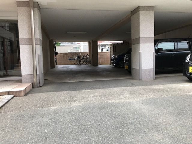 クオリティ平田の駐車場
