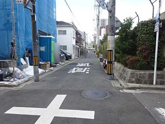 【前面道路含む現地写真】