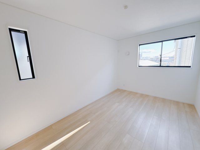 【Cradle garden】宇都宮市川田町 第6の洋室|〇2号棟・2F6.7帖洋室〇
静かな2階にある洋室は、プライベート感たっぷり。
勉強や趣味、仕事に集中できるちょうどいい広さで、自分だけの時間を大切にできます。
※2025年12月撮影