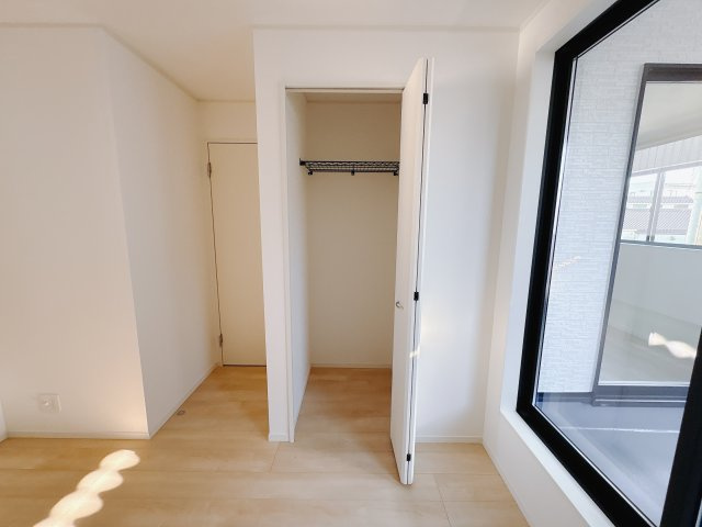 【Cradle garden】宇都宮市川田町 第6の収納|〇2号棟・2F5.7帖洋室〇
全居室便利な収納付き☆しっかり収納して、すっきりとお部屋を使えます。暮らしにちょうどいい収納力です！
※2025年12月撮影