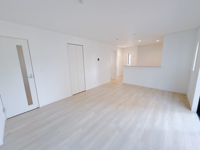 【Cradle garden】宇都宮市川田町 第6の居間・リビング|〇2号棟・1Fリビング16.5帖〇
ご家族みんながゆったりくつろげる広々リビング。ゆとりある空間が、日常を心地よいひとときに変えてくれます。
※2025年12月撮影