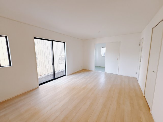 【Cradle garden】宇都宮市川田町 第6の居間・リビング|〇2号棟・1Fリビング16.5帖〇
広々リビングには収納付き☆お子様のおもちゃや新聞・雑誌などをスッキリと収納可能！防災グッズなども保管するといざという時に持ち出しやすいですね
※2025年12月撮影