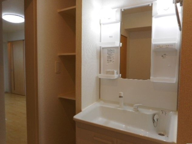 アルモニーの洗面所|明るい洗面所です